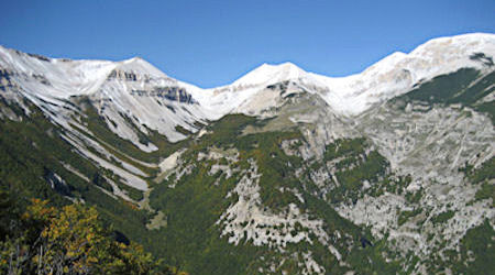 Foto panoramica della Majella nel territorio di Fara San Martino.